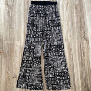 ❤️ Sanctuary Black and White Pattern Flowy Pants NWOT